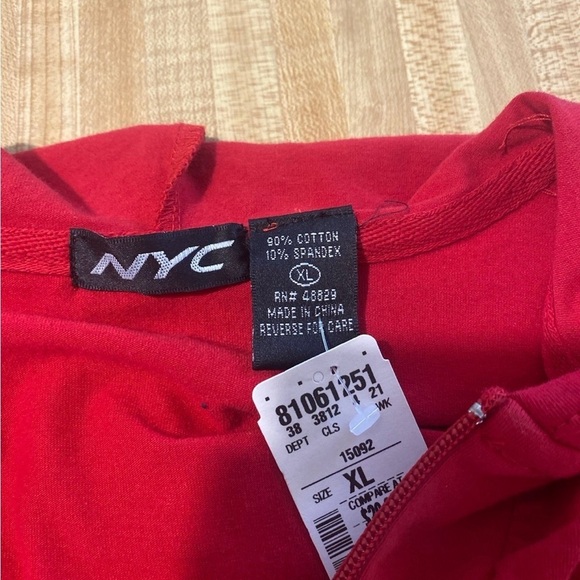 Vintage NYC Women Red Hooded Zipper Top NWT size L - Picture 9 of 10